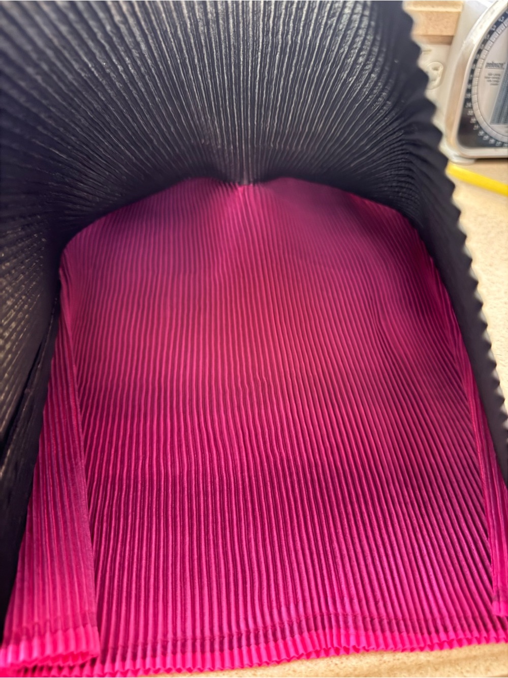Issey Miyake Black Pleated Sleeveless Top Pink Lined Stretch M Made in Japan - Picture 15 of 15